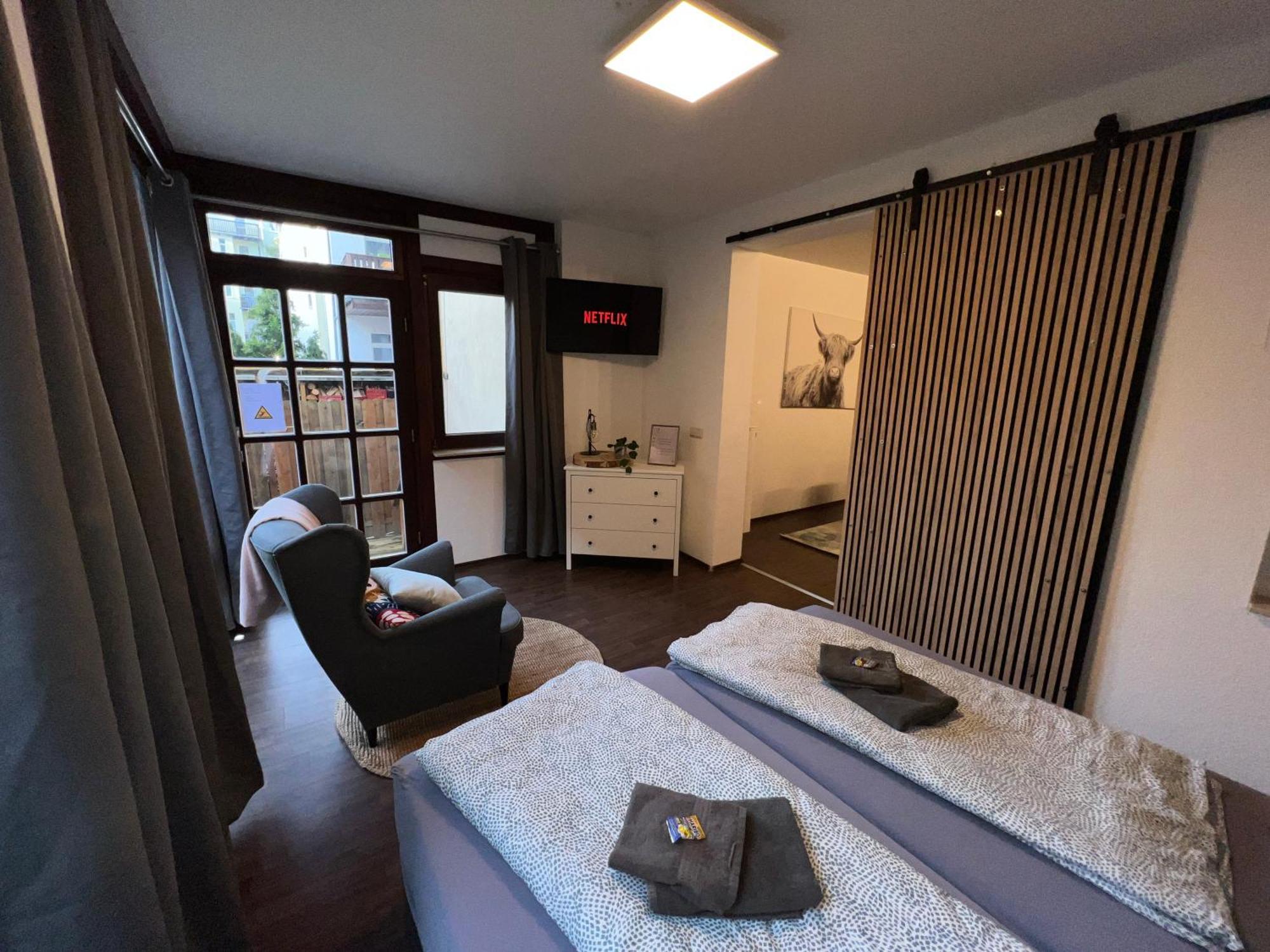 Apartment Humboldt 3 Schlafzimmer,Wifi, Netflix Parken, Terrasse, Klimatisiert, Naehe Zentrum Jena Ngoại thất bức ảnh