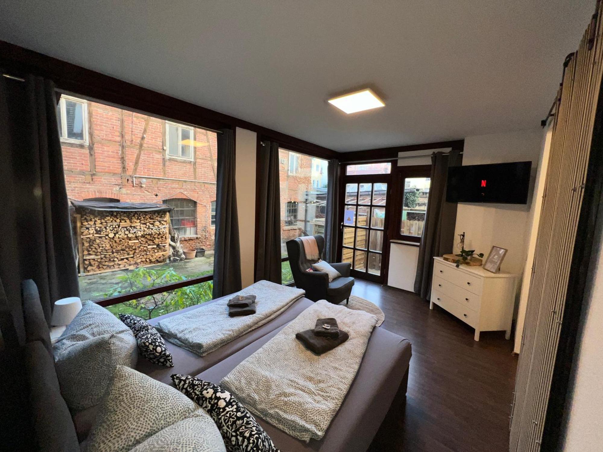 Apartment Humboldt 3 Schlafzimmer,Wifi, Netflix Parken, Terrasse, Klimatisiert, Naehe Zentrum Jena Ngoại thất bức ảnh