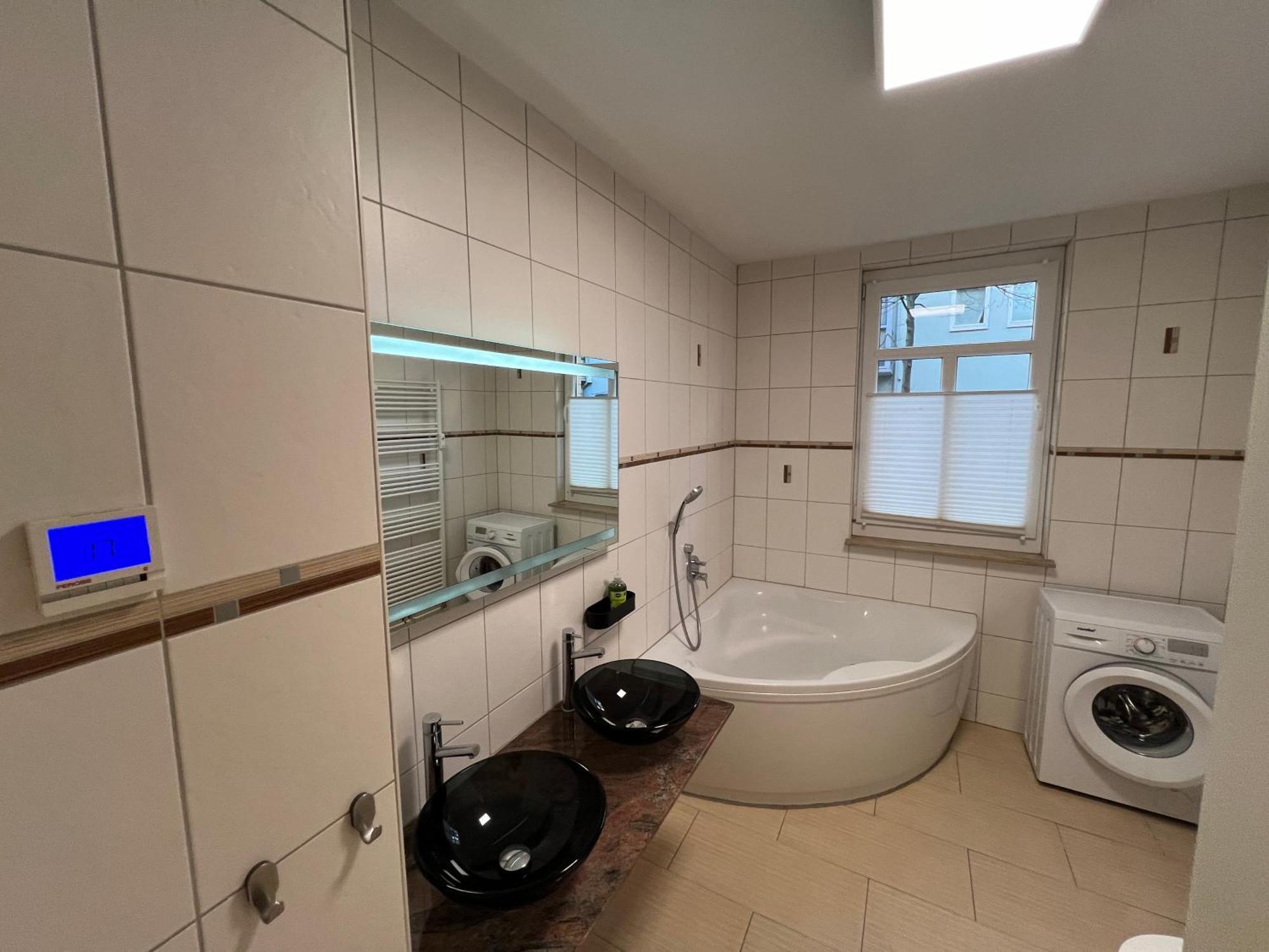 Apartment Humboldt 3 Schlafzimmer,Wifi, Netflix Parken, Terrasse, Klimatisiert, Naehe Zentrum Jena Ngoại thất bức ảnh