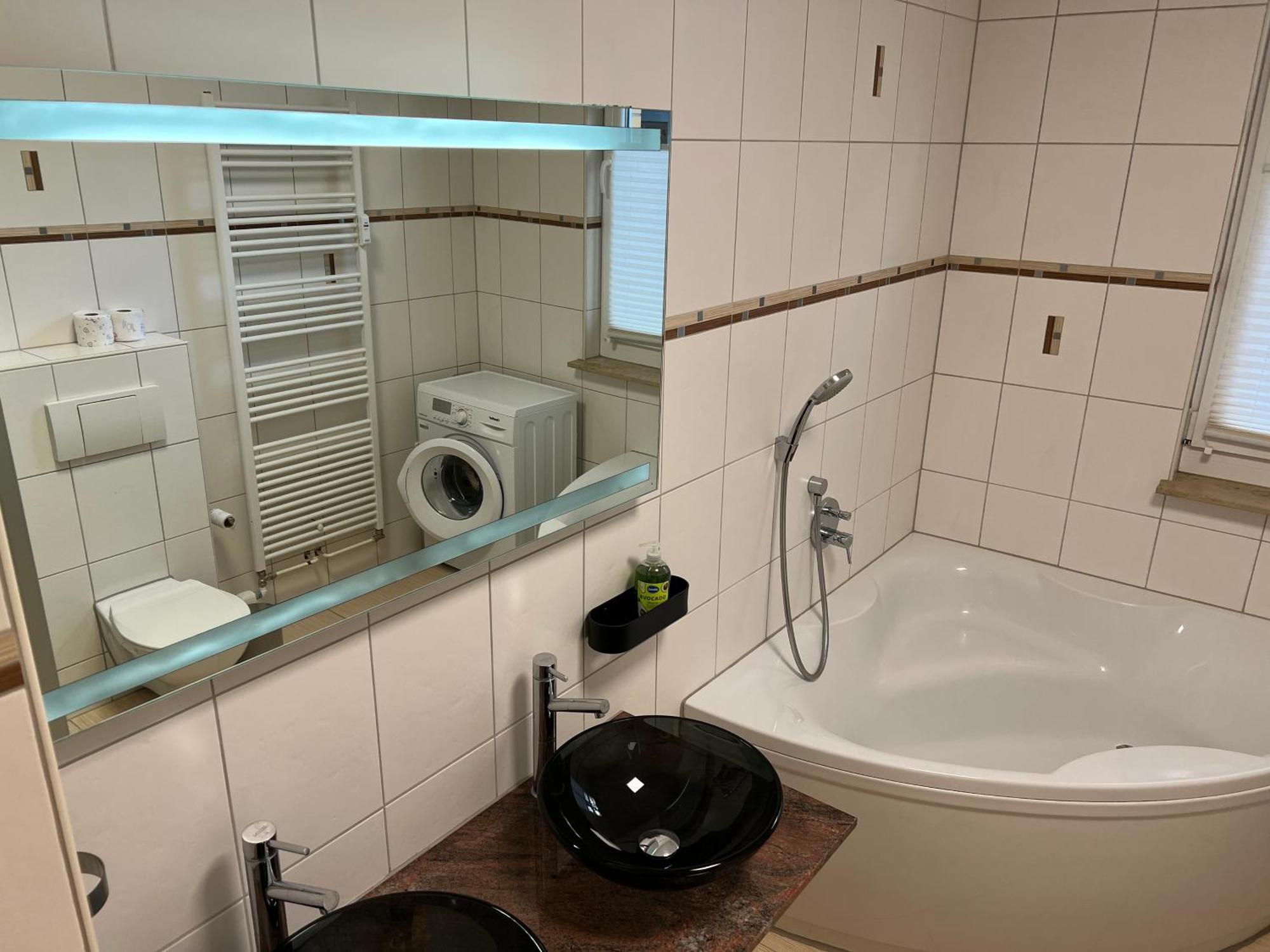Apartment Humboldt 3 Schlafzimmer,Wifi, Netflix Parken, Terrasse, Klimatisiert, Naehe Zentrum Jena Ngoại thất bức ảnh